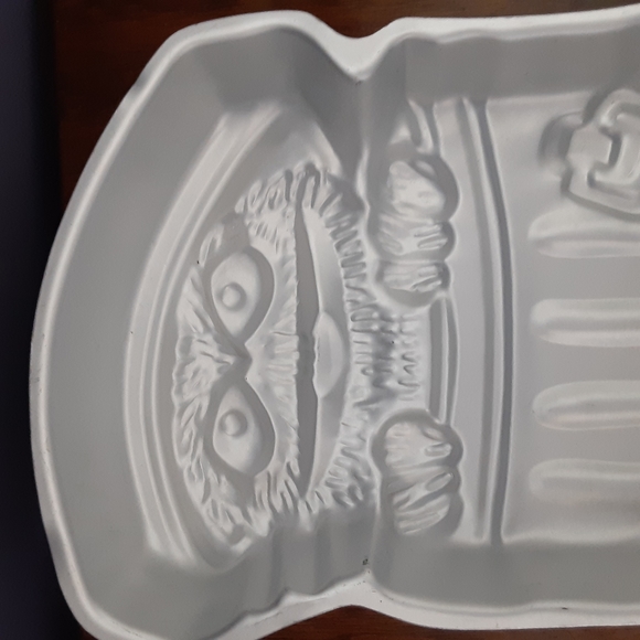 Vintage 1970's Wilton Sesame Street Oscar the Grouch cake pan - Picture 6 of 9